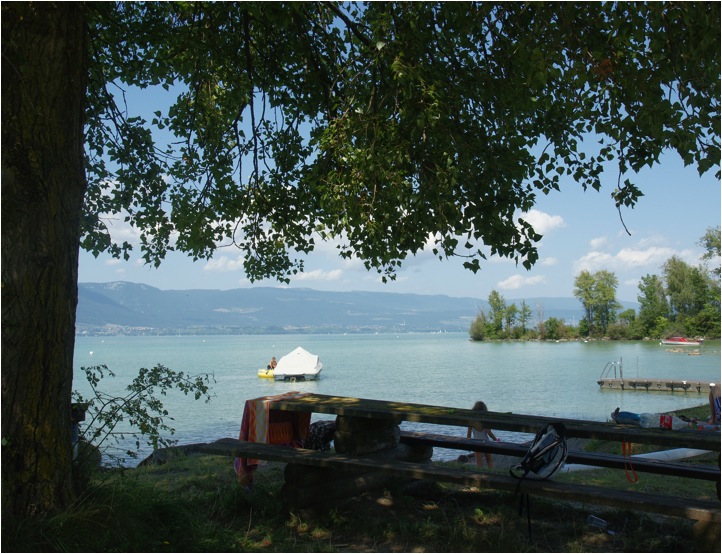 refuge au bord du lac